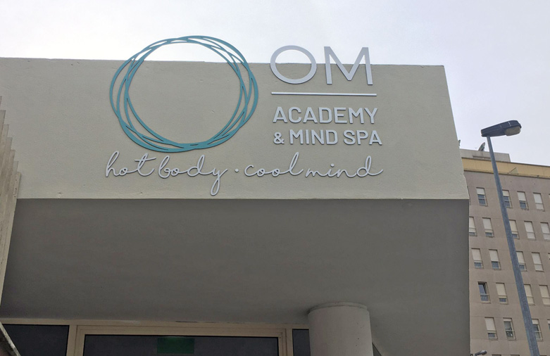 Sinalética Exterior OM Academy